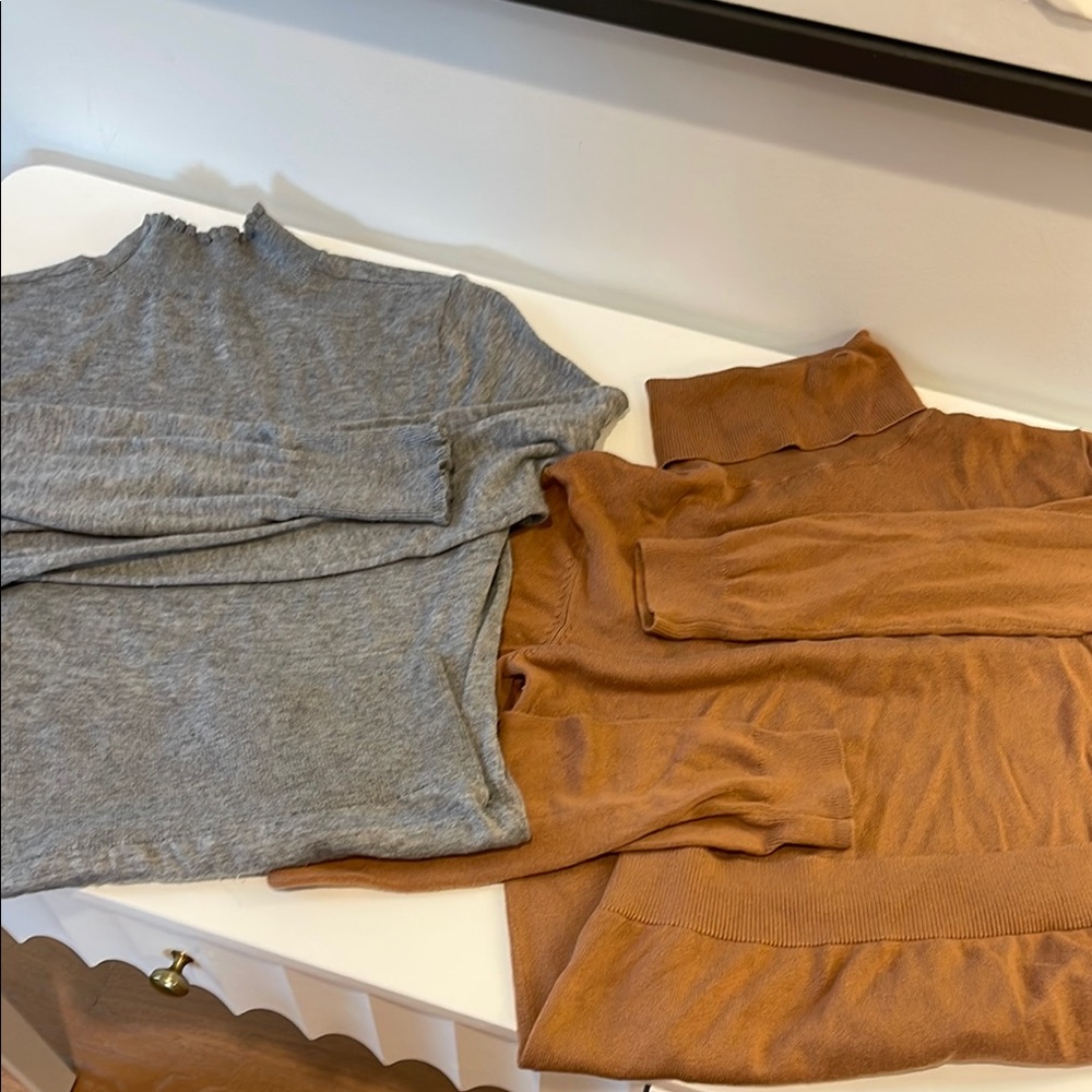 Set of 2 Women’s H&M Turtlenecks